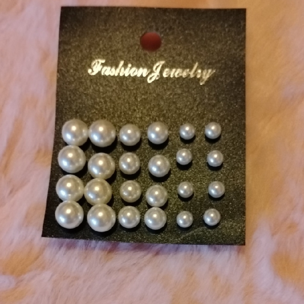 Elegant White Pearl Stud Earrings Set